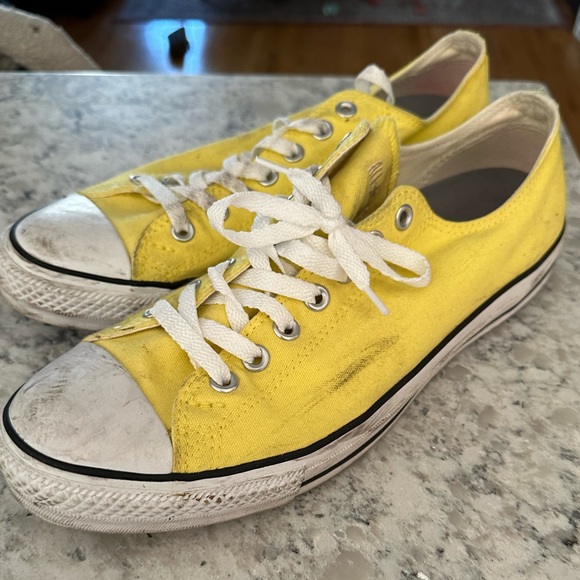 Low Yellow Converse All Stars.  M11 W13 - Picture 2 of 5